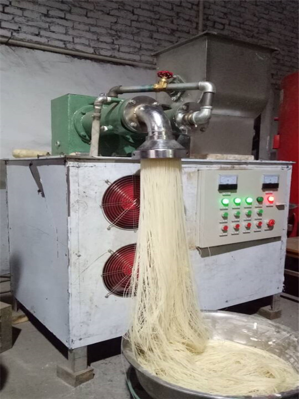 老式手工米線制作PK新式全自動米線機制作