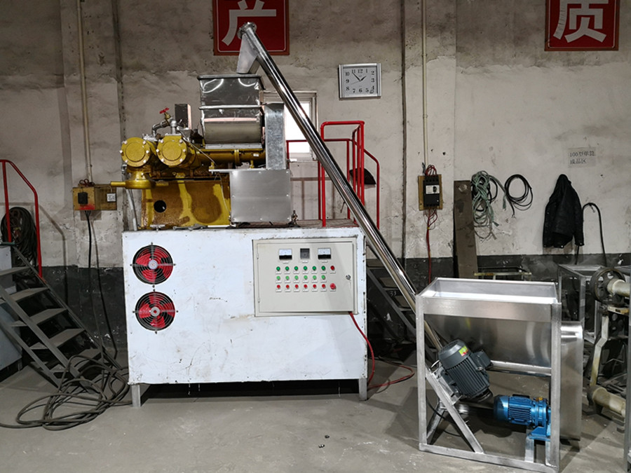 火鍋粉使用國(guó)銘米粉機(jī)制作只需更換模具